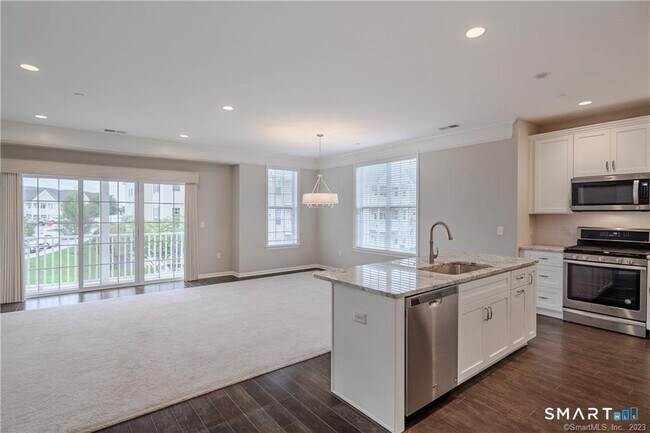 Foto del edificio - 822 Center Meadow Ln