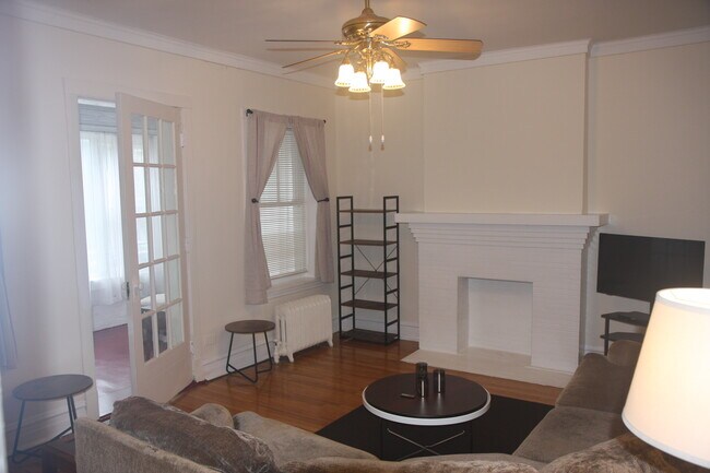 Living room looking towards front enclosed porch - 1415 W Rosemont Ave