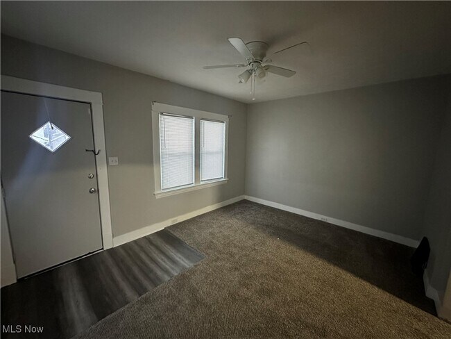 Foto del edificio - 3301 Tampa Ave