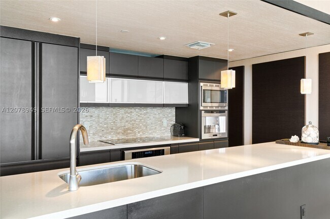 Foto del edificio - 5875 Collins Ave