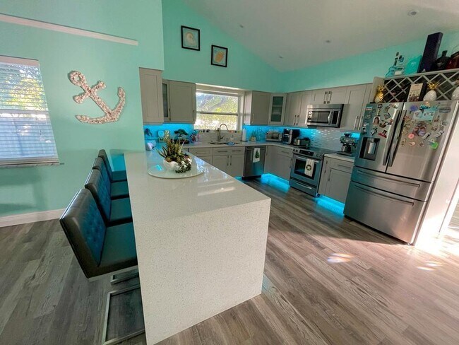 Building Photo - 601 Grove St