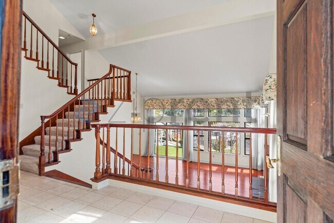 Foto del edificio - 2030 Laurel Canyon Ct