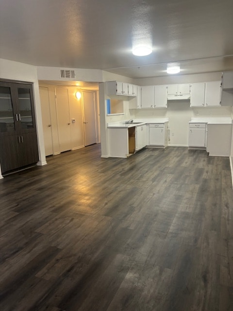 Building Photo - 13915 Oxnard St