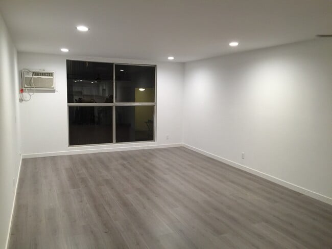 Building Photo - 321 Westminster Ave