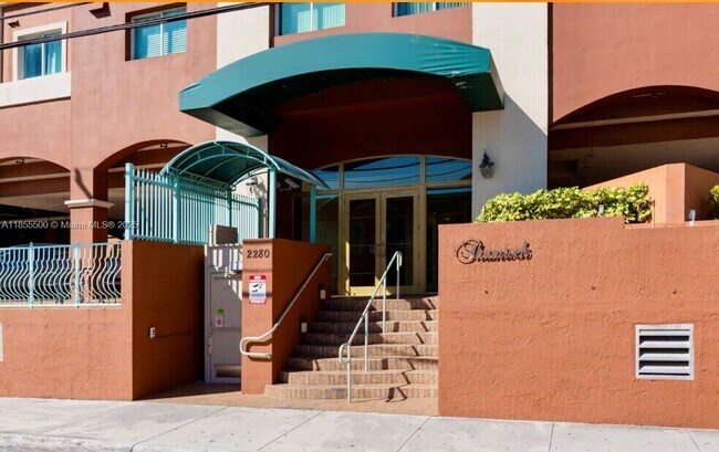 Foto del edificio - 2280 SW 32nd Ave