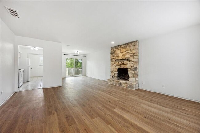 Foto del edificio - 807 Castle Ridge Rd