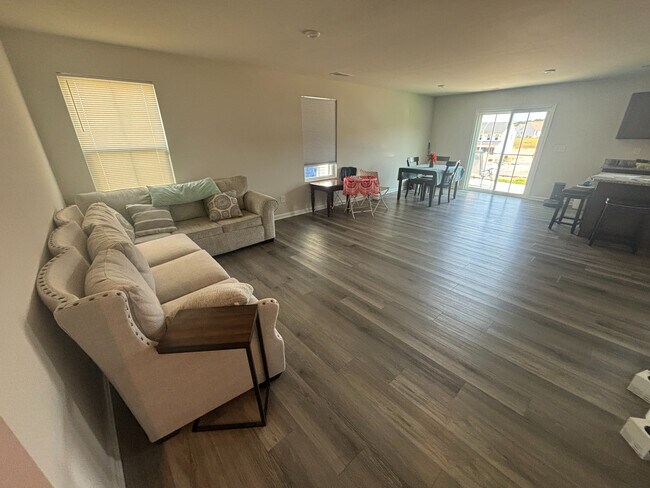 Building Photo - Room in Single Family Home on Glacis Ct