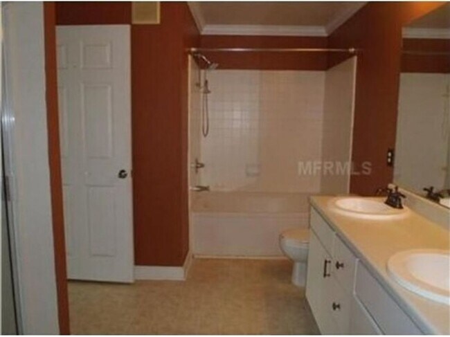 Building Photo - NEWER AND SPACIOUS CONDO IN NEW TAMPA