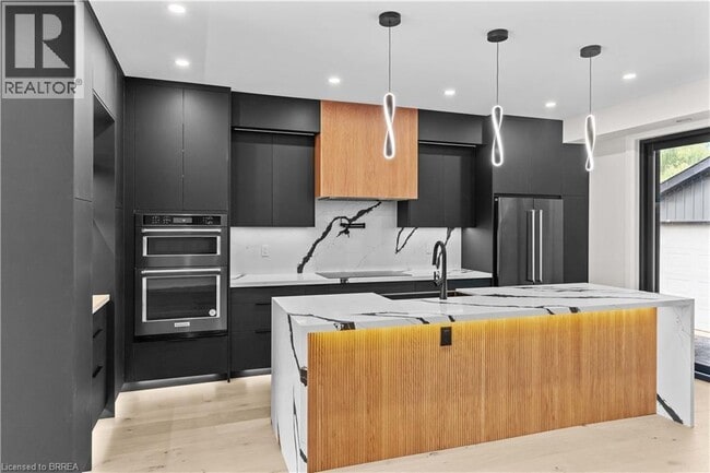 Building Photo - 21 Clare Ave