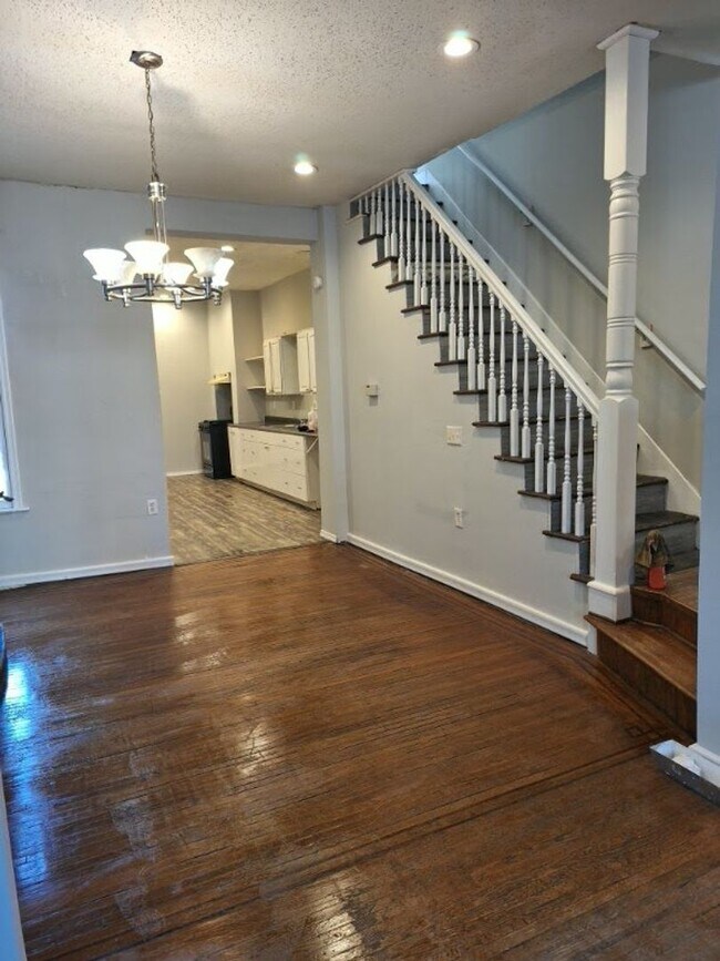 Foto del edificio - 5 Bedroom home available now in York!