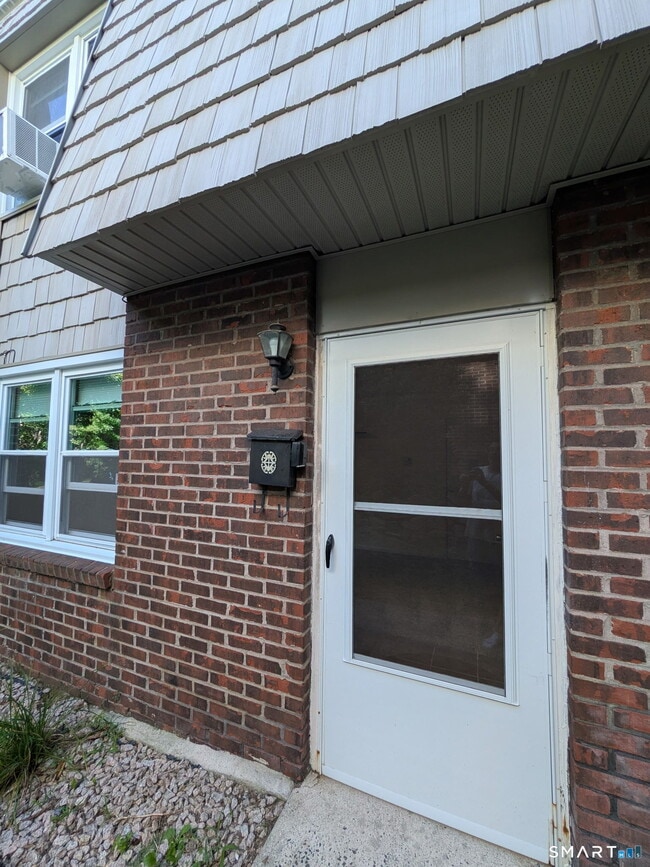 Building Photo - 61 Dover Ct