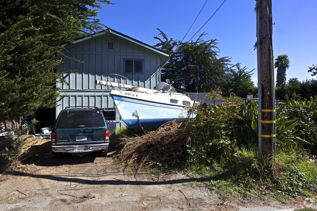 Building Photo - 690 37th Ave