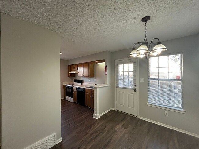 Building Photo - 6493 Summer Creek E