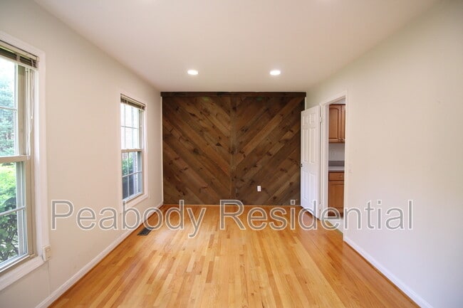 Building Photo - 436 N Park Dr
