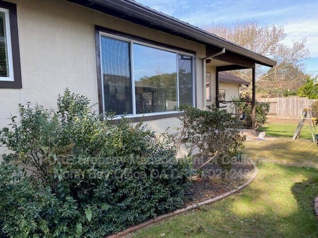 Building Photo - 530 Amber Way