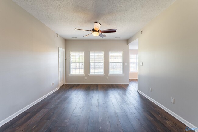 Building Photo - 122 Otter Trail SW