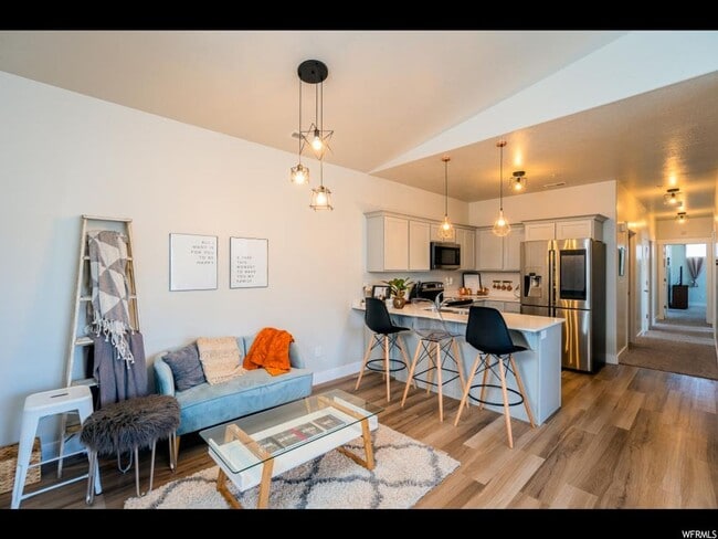 Building Photo - 14487 S Quill Dr
