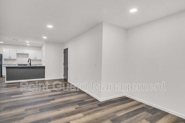 Building Photo - 955 Leroy St