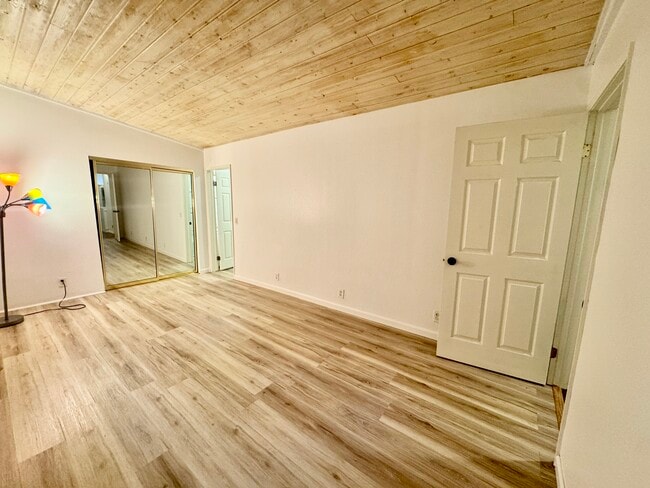 Building Photo - 673 Brookside Ln