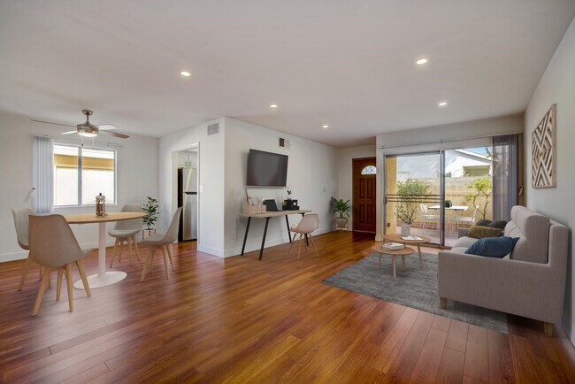 Foto del edificio - 18361 Strathern St