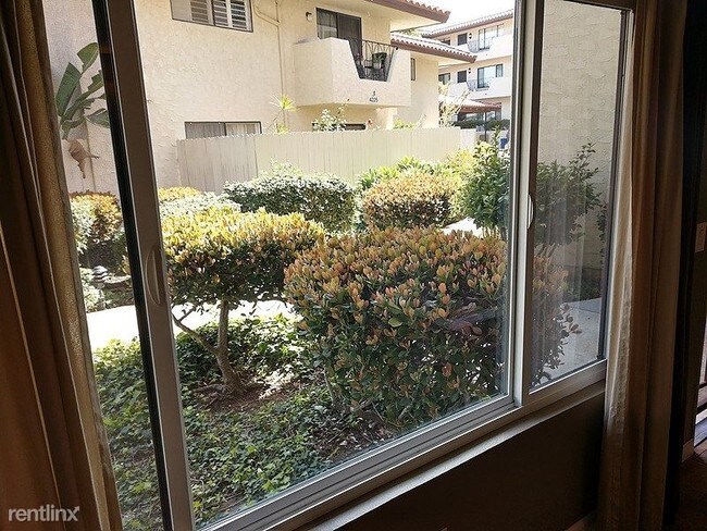 Foto del edificio - 2 br, 2 bath Condo - 4235 Asher Street