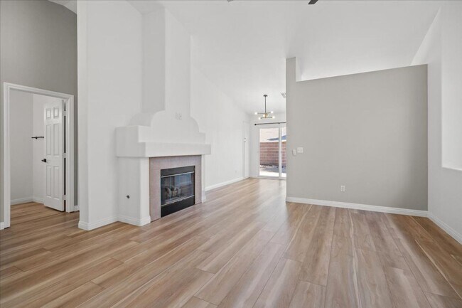 Building Photo - 9736 Double Rock Dr