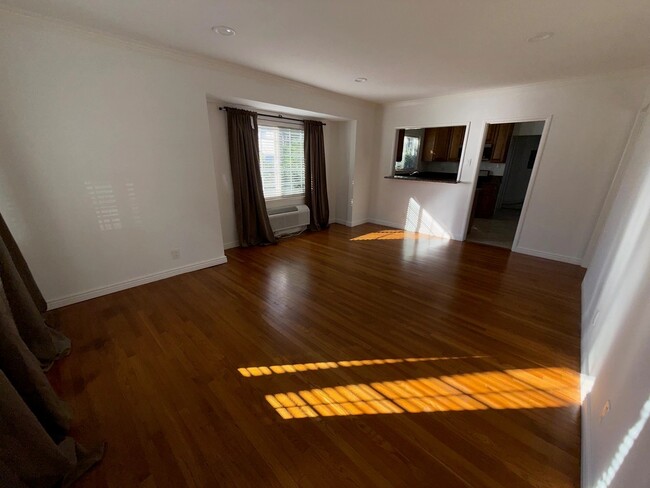 Foto del edificio - 14641 Moorpark St