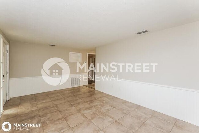 Building Photo - 2313 Tahitian Dr