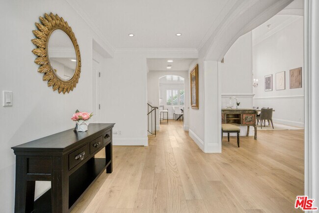 Foto del edificio - 11974 Mayfield Ave