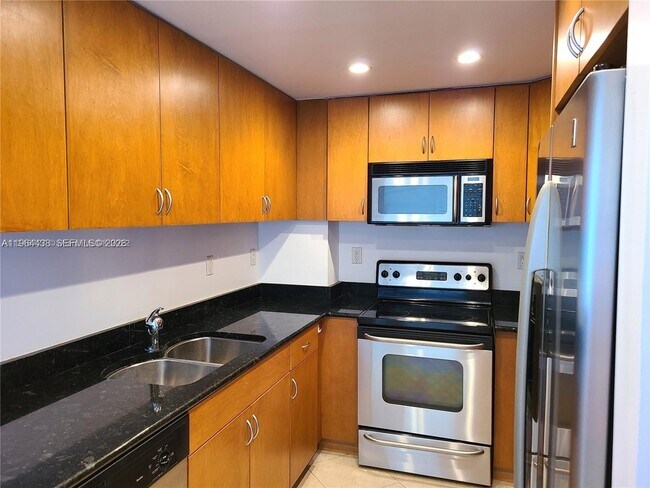 Building Photo - 10350 W Bay Harbor Dr