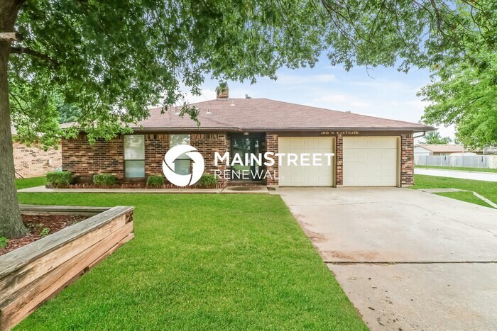 Foto principal - 3 Bedroom Pet-Friendly Home in Yukon, OK w...