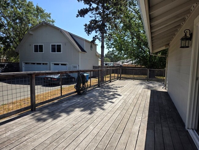 Building Photo - 780 W Cotati Ave