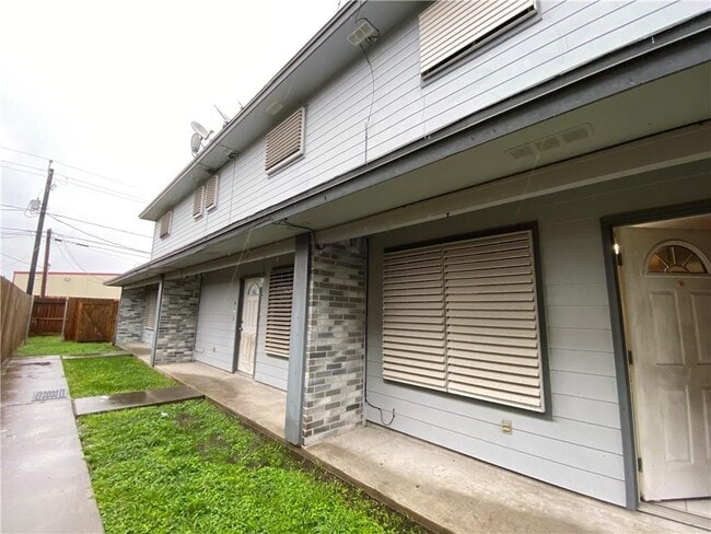 Building Photo - 716 W Bayview Blvd
