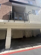 Building Photo - 345 Tesoro Gln