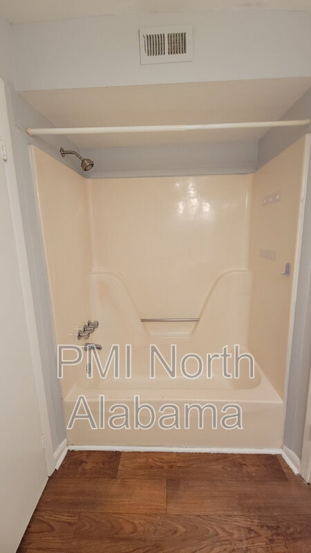 Building Photo - 1221 Grant St SE