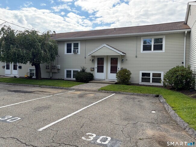 Foto del edificio - 38 Sunny Valley Rd