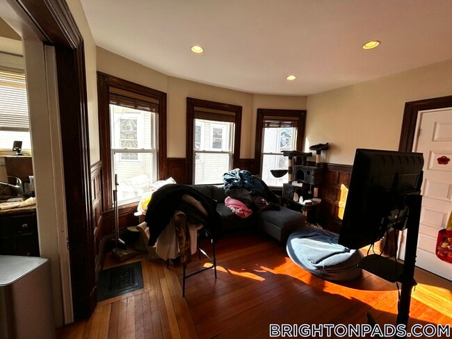 Building Photo - 29 Montcalm Ave