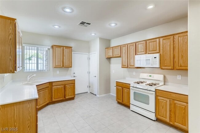 Building Photo - 2581 Palentina St