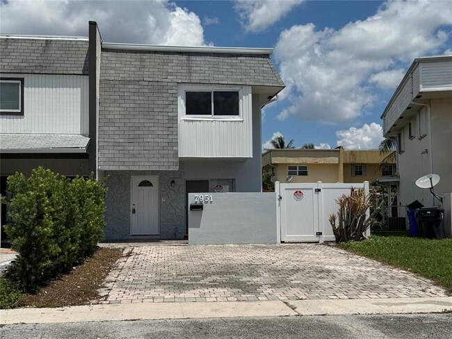 Foto del edificio - 7951 SW 6th St