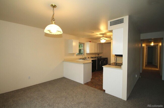 Foto del edificio - 3 bed 2 bath Condo in Centennial!