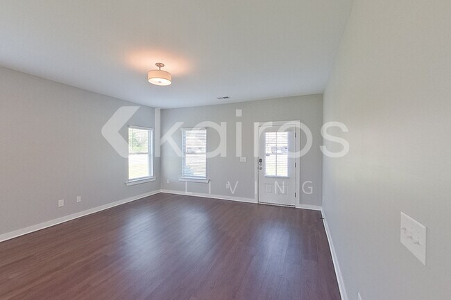 Foto del edificio - 636 White Oak Cir