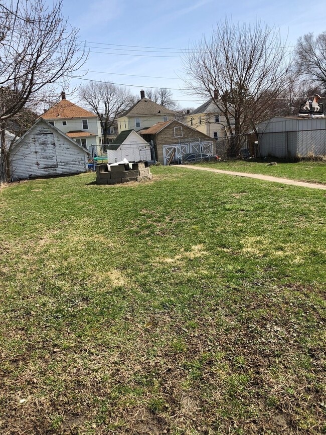 Building Photo - 1906 10th St