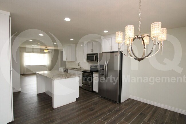 Foto del edificio - 8309 E Vernon Ave