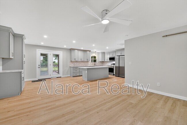 Building Photo - 409 Robinson Ave