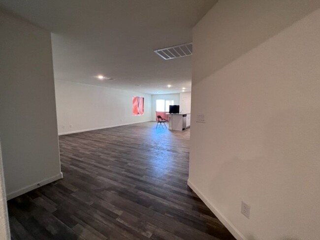 Building Photo - 4 BR NEW with  Huge front and rear fenced ...