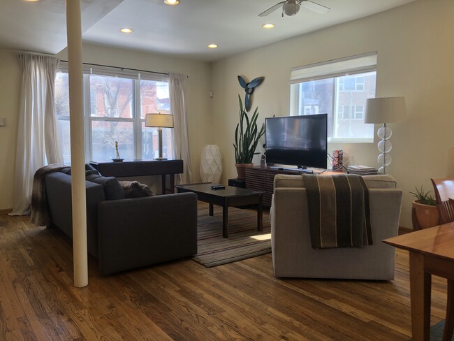 Foto del edificio - 1420 N Wood St