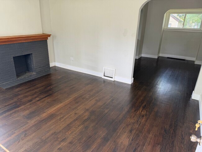 Foto del edificio - 2419 W Ayres Ave