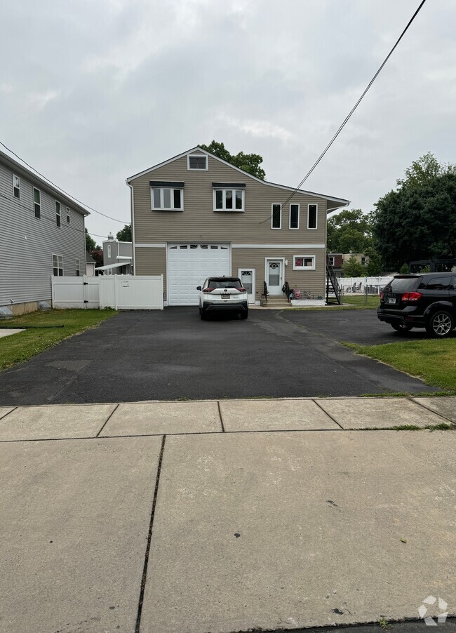 Building Photo - 275 Hayes St