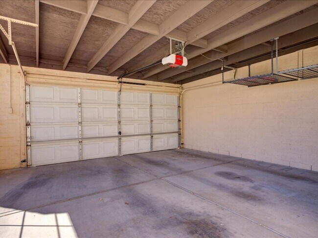 Foto del edificio - 2 Bedroom 2 Bathroom Townhome!!