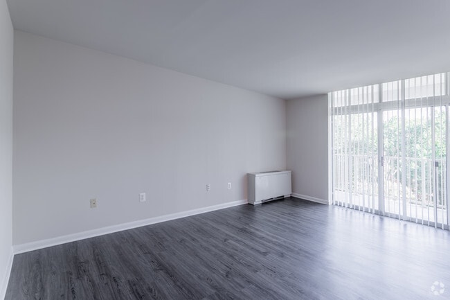 2 BR, 2 BA - 825 SF - Charlestowne North